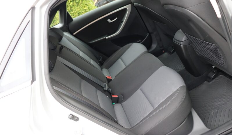 HYUNDAI I30  | 2016 | 110 KM | 1584cm3 | Srebrny full