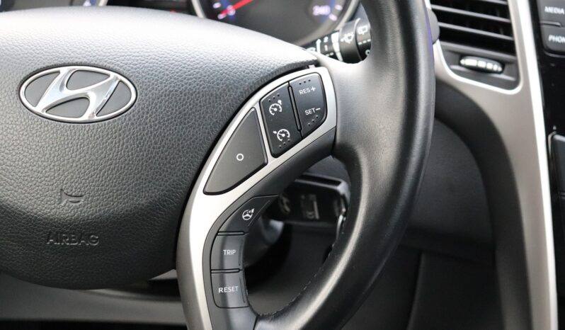 HYUNDAI I30  | 2016 | 110 KM | 1584cm3 | Srebrny full