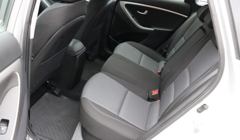 HYUNDAI I30  | 2016 | 110 KM | 1584cm3 | Srebrny full