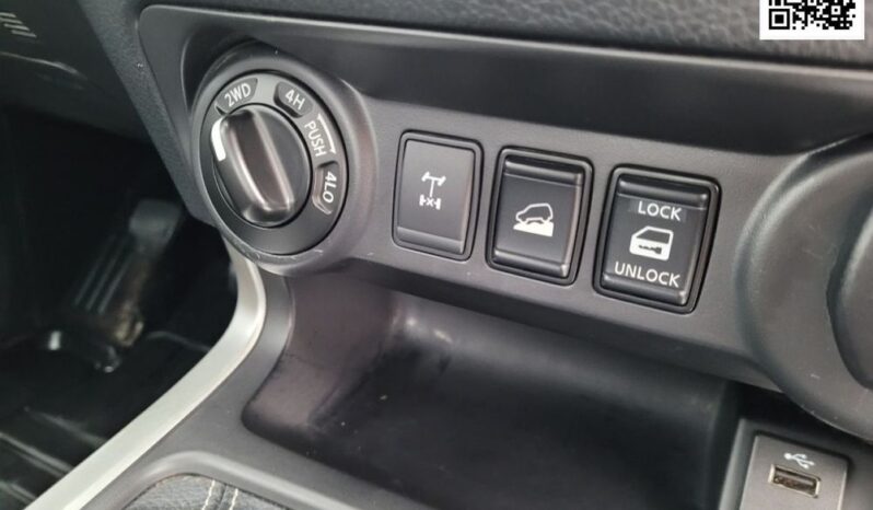 NISSAN Navara  | 4×4 (doł. ręcznie) | Manualna | 163 KM | Szary full