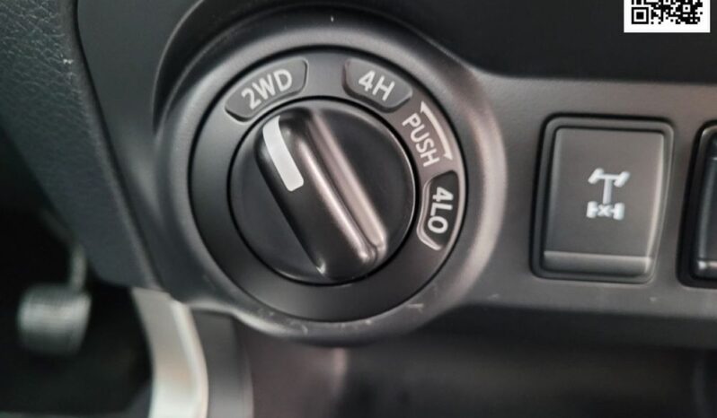 NISSAN Navara  | 4×4 (doł. ręcznie) | Manualna | 163 KM | Szary full
