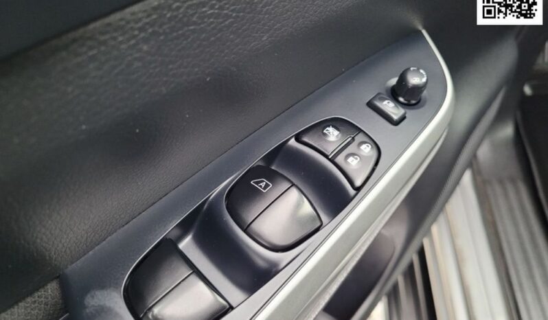 NISSAN Navara  | 4×4 (doł. ręcznie) | Manualna | 163 KM | Szary full