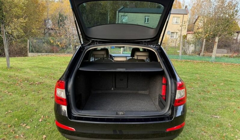 SKODA Octavia  | FWD (przód) | Manualna | 150 KM | Czarny full
