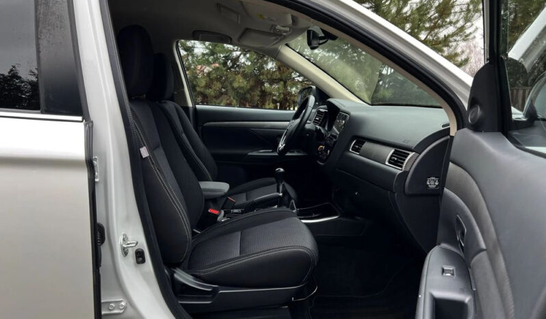 MITSUBISHI Outlander  | FWD (przód) | Manualna | 150 KM | Biały full
