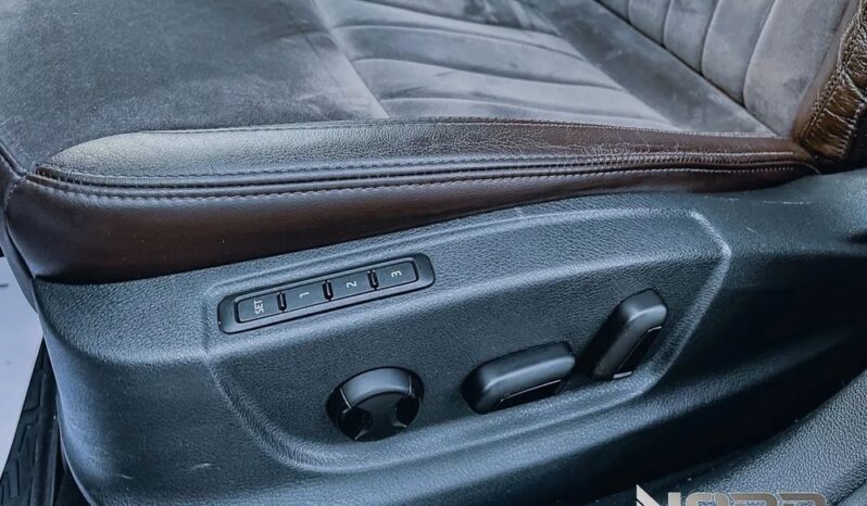 SKODA Octavia  | 4×4 (stały) | Automatyczna | 180 KM | Czarny full