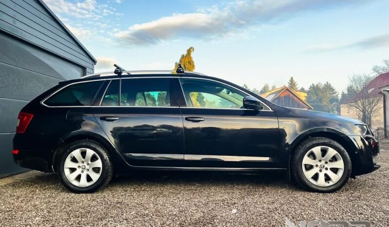 SKODA Octavia  | 4×4 (stały) | Automatyczna | 180 KM | Czarny full