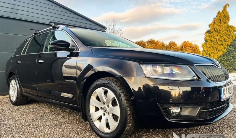 SKODA Octavia  | 4×4 (stały) | Automatyczna | 180 KM | Czarny full