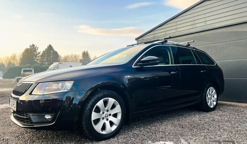SKODA Octavia  | 4×4 (stały) | Automatyczna | 180 KM | Czarny full