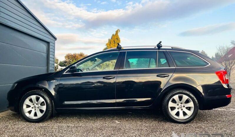 SKODA Octavia  | 4×4 (stały) | Automatyczna | 180 KM | Czarny full