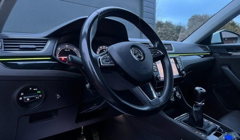 SKODA Superb  | 4×4 (stały) | Manualna | 150 KM | Biały full