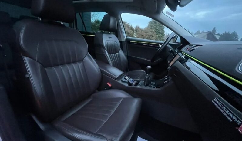 SKODA Superb  | 4×4 (stały) | Manualna | 150 KM | Biały full