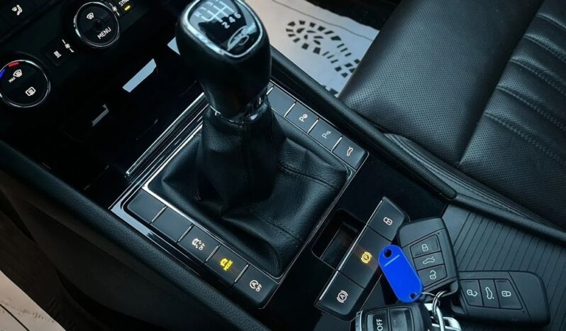 SKODA Superb  | 4×4 (stały) | Manualna | 150 KM | Biały full