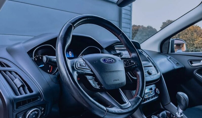 FORD Focus  | FWD (przód) | Manualna | 182 KM | Czerwony full