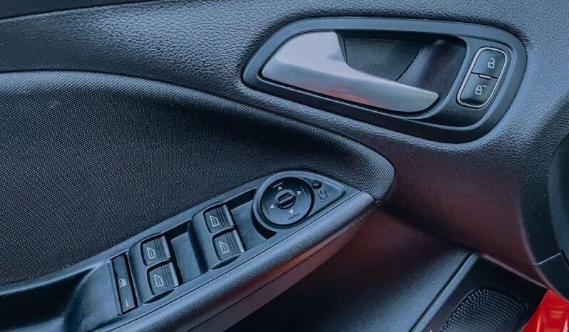 FORD Focus  | FWD (przód) | Manualna | 182 KM | Czerwony full