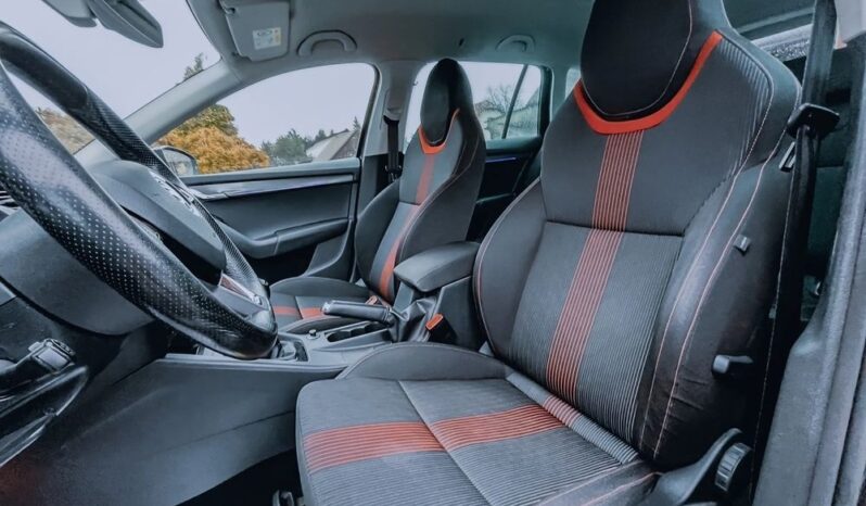 SKODA Octavia  | 4×4 (doł. automatycznie) | Manualna | 150 KM | Czarny full