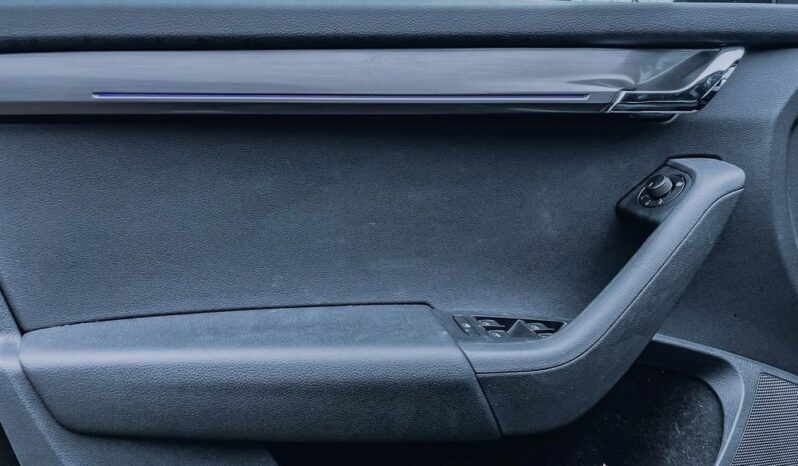 SKODA Octavia  | 4×4 (doł. automatycznie) | Manualna | 150 KM | Czarny full