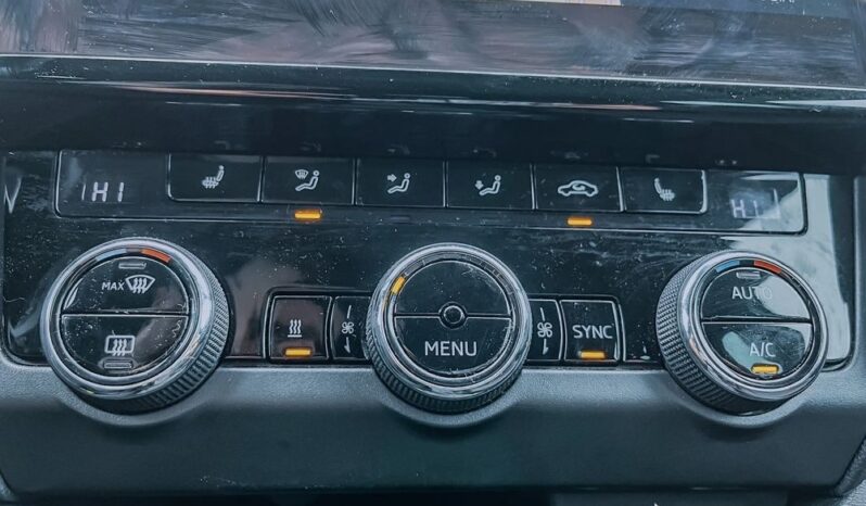 SKODA Octavia  | 4×4 (doł. automatycznie) | Manualna | 150 KM | Czarny full