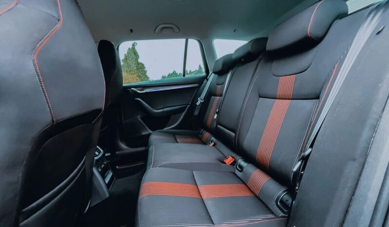 SKODA Octavia  | 4×4 (doł. automatycznie) | Manualna | 150 KM | Czarny full