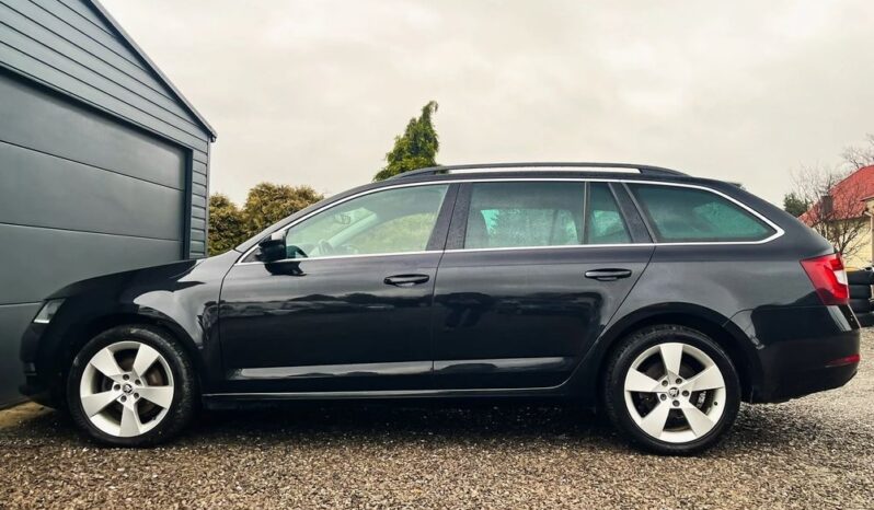 SKODA Octavia  | 4×4 (doł. automatycznie) | Manualna | 150 KM | Czarny full