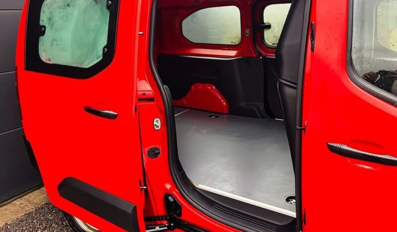 PEUGEOT Partner  | 4×4 (doł. ręcznie) | Manualna | 131 KM | Czerwony full