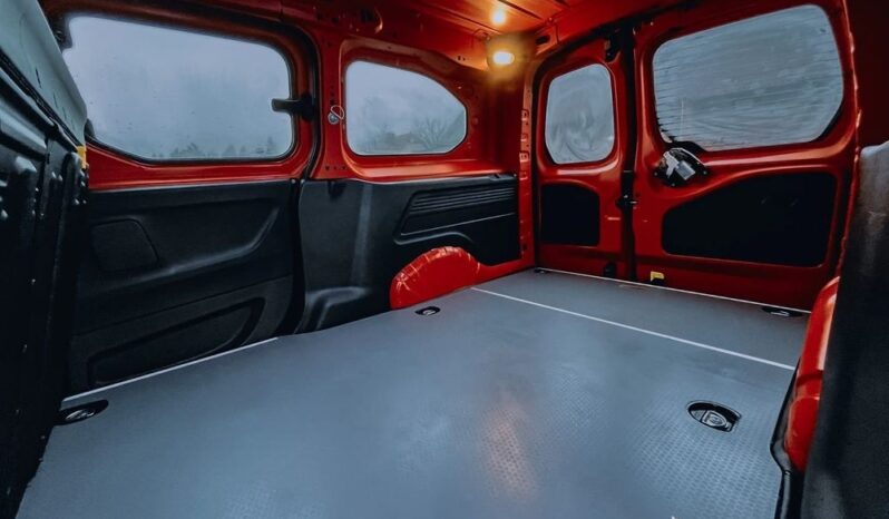 PEUGEOT Partner  | 4×4 (doł. ręcznie) | Manualna | 131 KM | Czerwony full