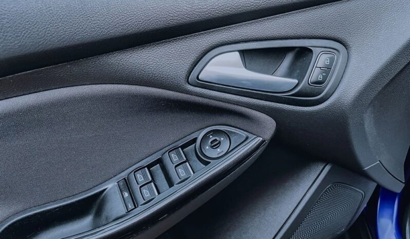 FORD Focus  | FWD (przód) | Manualna | 125 KM | Niebieski full