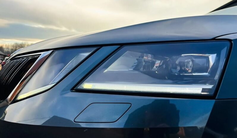 SKODA Octavia  | 4×4 (stały) | Automatyczna | 150 KM | Szary full