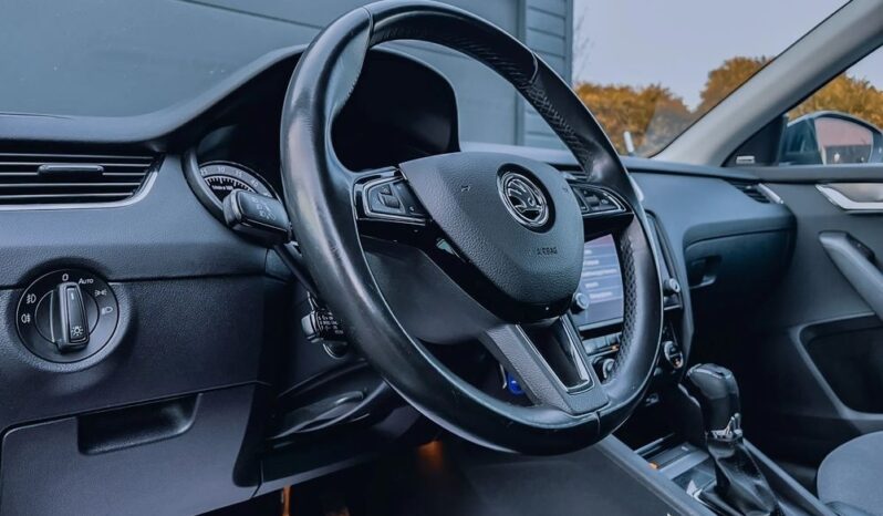 SKODA Octavia  | 4×4 (stały) | Automatyczna | 150 KM | Szary full