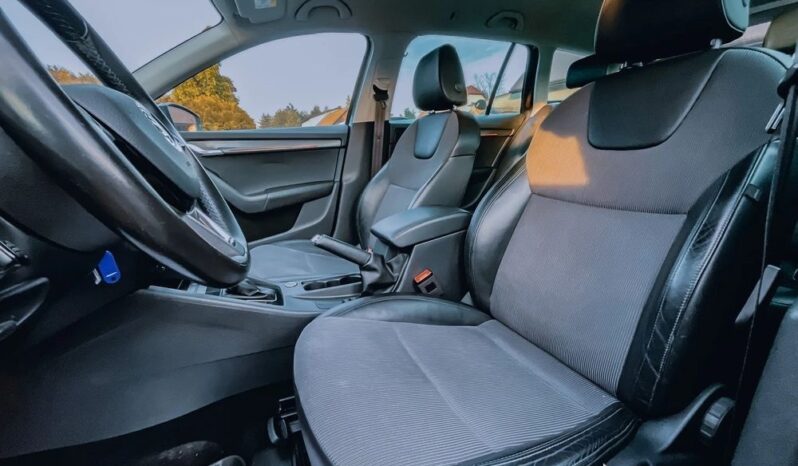 SKODA Octavia  | 4×4 (stały) | Automatyczna | 150 KM | Szary full