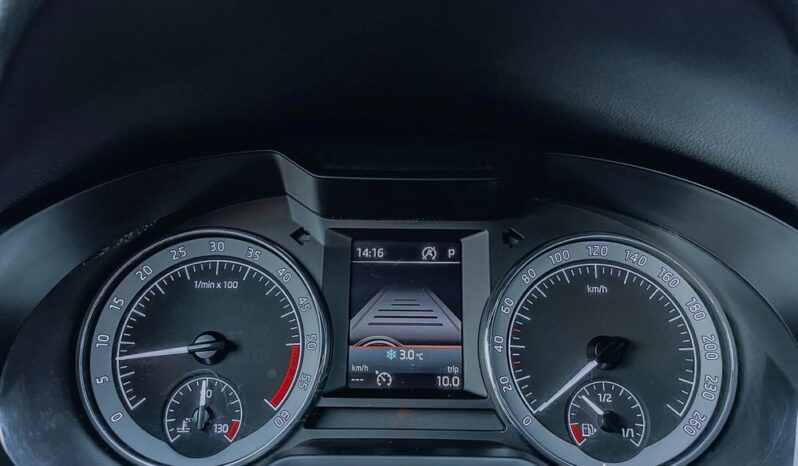 SKODA Octavia  | 4×4 (stały) | Automatyczna | 150 KM | Szary full