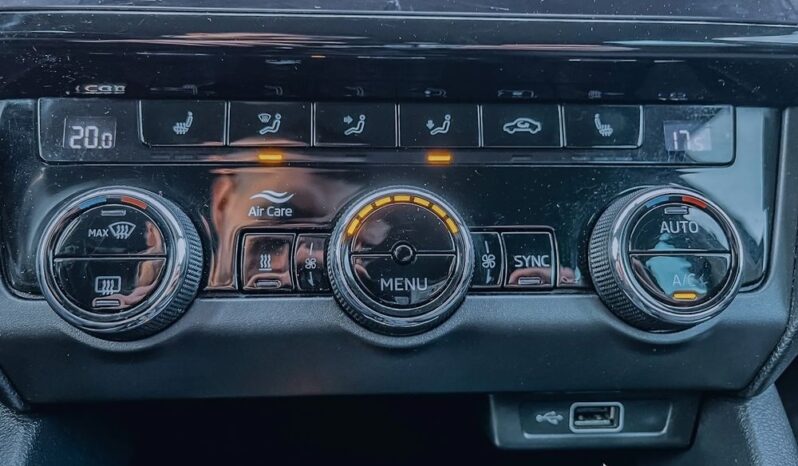 SKODA Octavia  | 4×4 (stały) | Automatyczna | 150 KM | Szary full