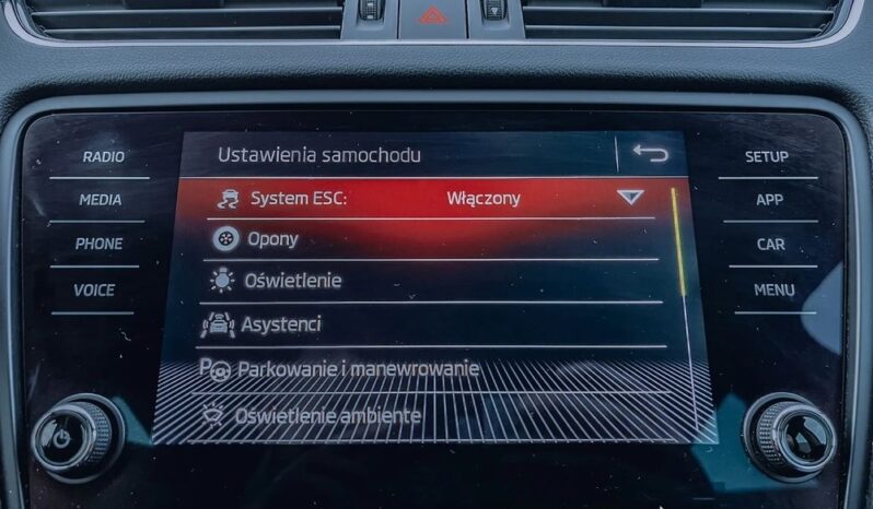 SKODA Octavia  | 4×4 (stały) | Automatyczna | 150 KM | Szary full