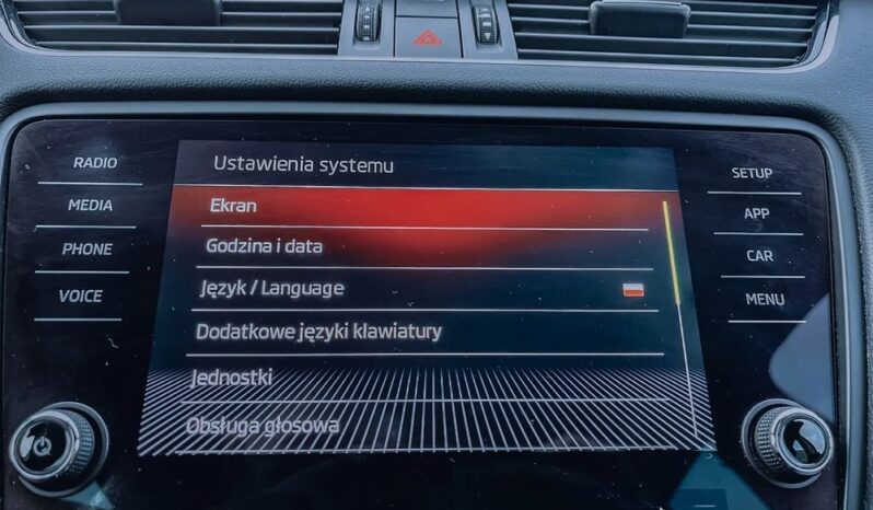 SKODA Octavia  | 4×4 (stały) | Automatyczna | 150 KM | Szary full