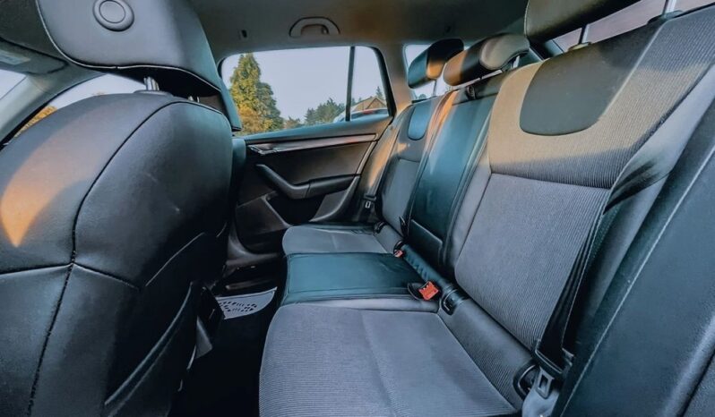 SKODA Octavia  | 4×4 (stały) | Automatyczna | 150 KM | Szary full