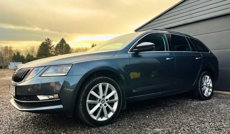 SKODA Octavia  | 4×4 (stały) | Automatyczna | 150 KM | Szary full