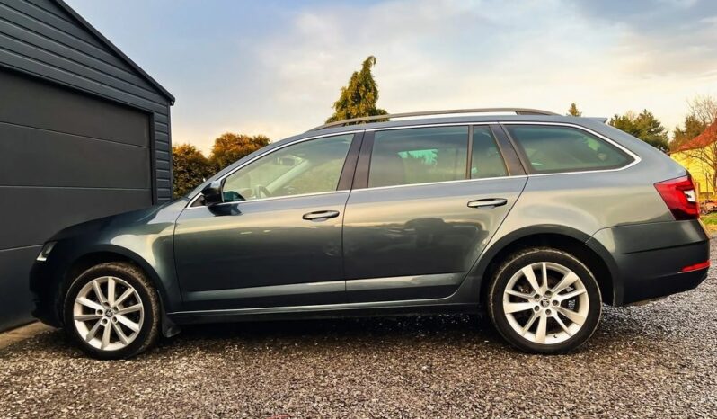 SKODA Octavia  | 4×4 (stały) | Automatyczna | 150 KM | Szary full