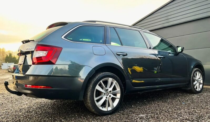 SKODA Octavia  | 4×4 (stały) | Automatyczna | 150 KM | Szary full