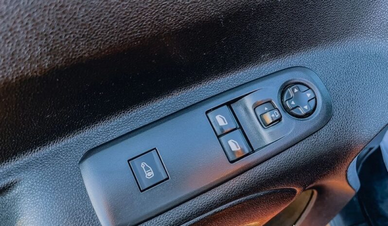 PEUGEOT Partner  | 4×4 (doł. ręcznie) | Manualna | 131 KM | Czerwony full