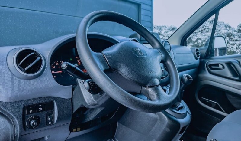 PEUGEOT Partner  | 4×4 (doł. ręcznie) | Manualna | 90 KM | Czerwony full