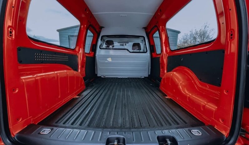 VOLKSWAGEN Caddy | 4×4 (stały) | Automatyczna | 150 KM | Czerwony full