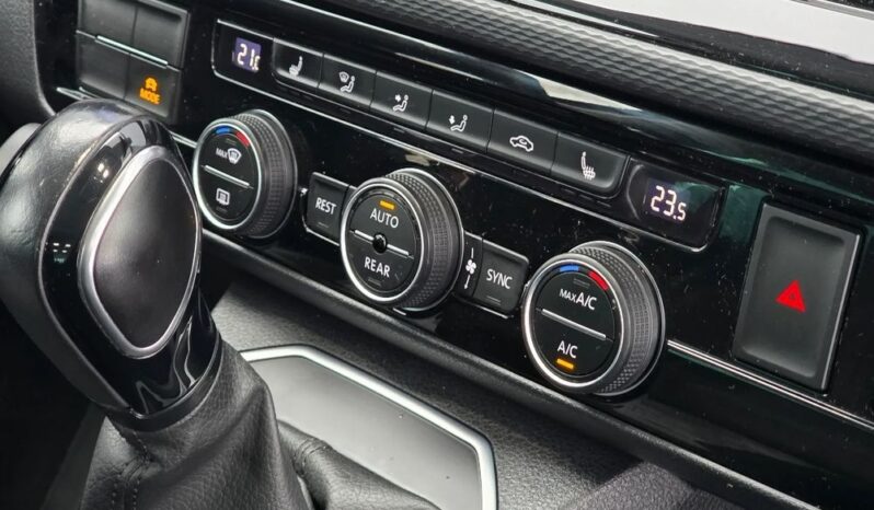 VOLKSWAGEN Multivan  | 4×4 (stały) | Automatyczna | 204 KM | Czerwony full