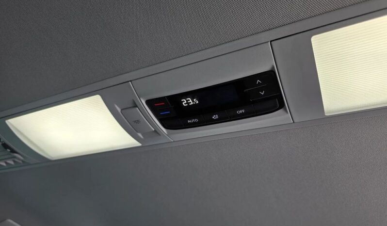 VOLKSWAGEN Multivan  | 4×4 (stały) | Automatyczna | 204 KM | Czerwony full