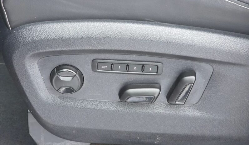 VOLKSWAGEN Multivan  | 4×4 (stały) | Automatyczna | 204 KM | Czerwony full