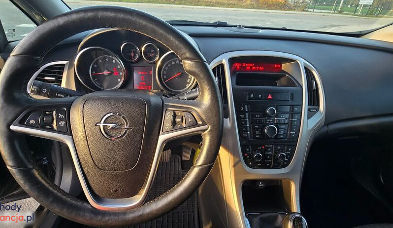 OPEL Astra | FWD (przód) | Manualna | 140 KM | Czarny full