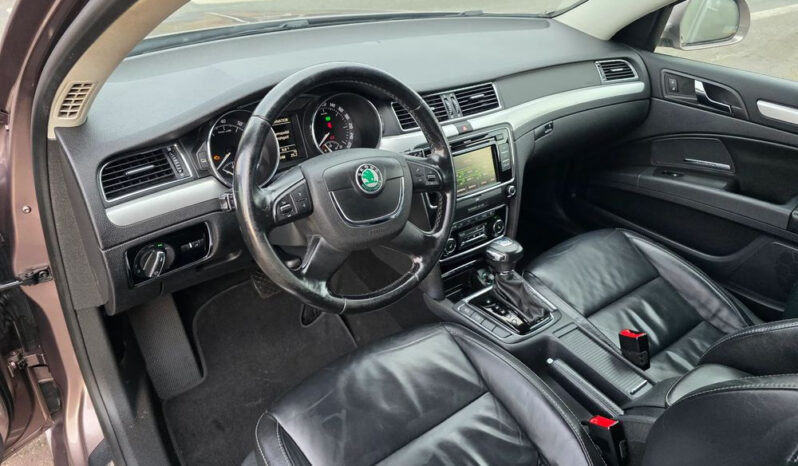 SKODA Superb  | FWD (przód) | Automatyczna | 200 KM | Złoty full