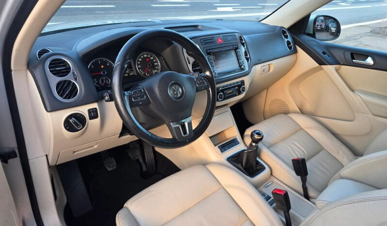 VOLKSWAGEN Tiguan  | FWD (przód) | Manualna | 140 KM | Srebrny full