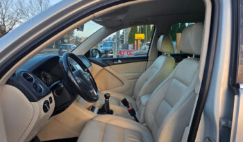 VOLKSWAGEN Tiguan  | FWD (przód) | Manualna | 140 KM | Srebrny full