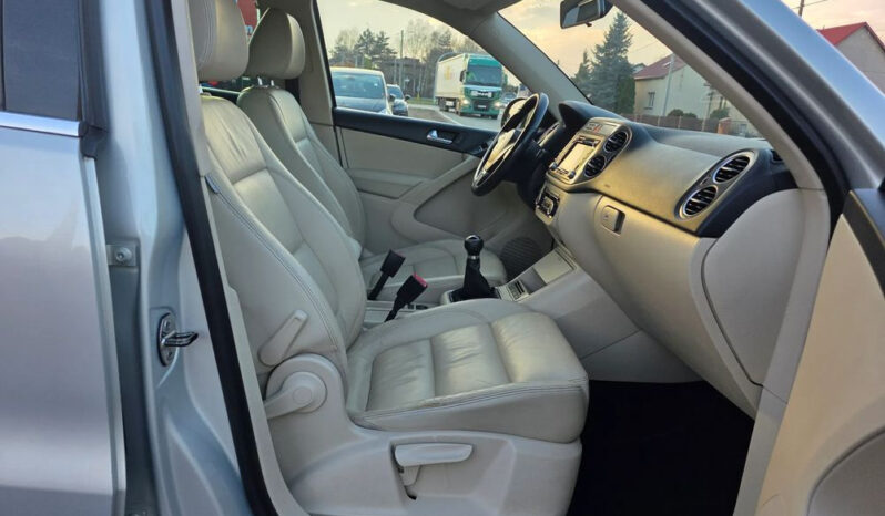 VOLKSWAGEN Tiguan  | FWD (przód) | Manualna | 140 KM | Srebrny full