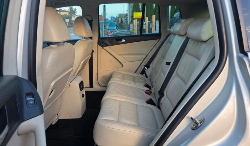 VOLKSWAGEN Tiguan  | FWD (przód) | Manualna | 140 KM | Srebrny full