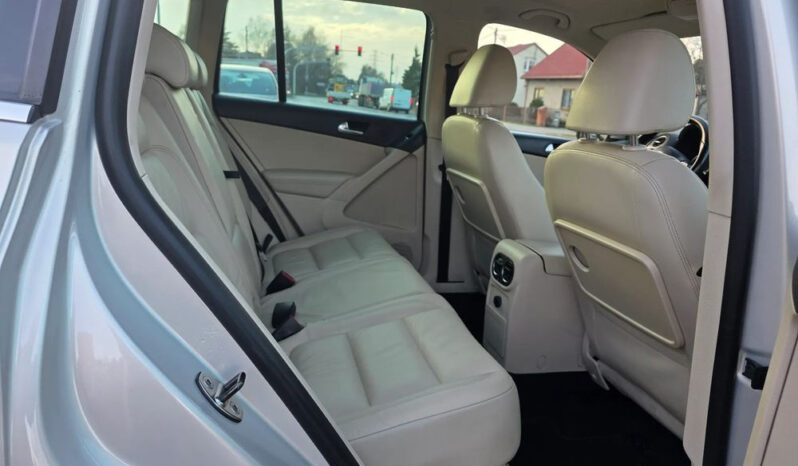 VOLKSWAGEN Tiguan  | FWD (przód) | Manualna | 140 KM | Srebrny full